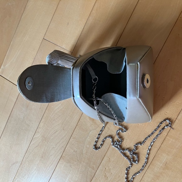 Vintage Jeanne Lottie silver leather novelty handbag - Picture 4 of 9